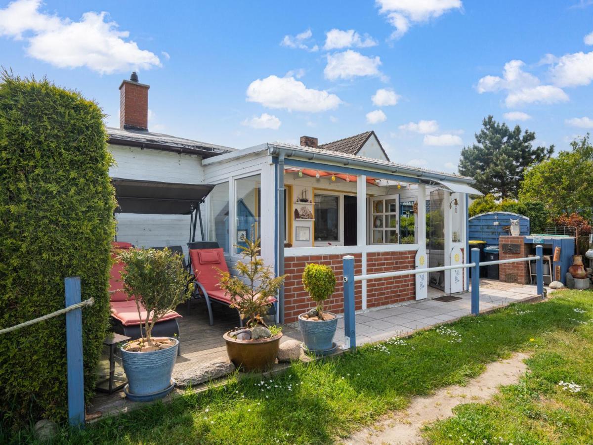 Beautiful Bungalow In Poel Near The Beach Fahrdorf  Exteriör bild