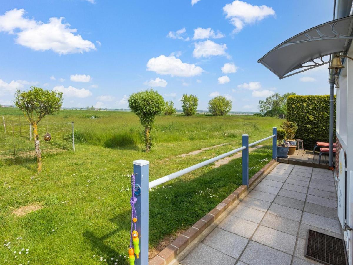 Beautiful Bungalow In Poel Near The Beach Fahrdorf  Exteriör bild