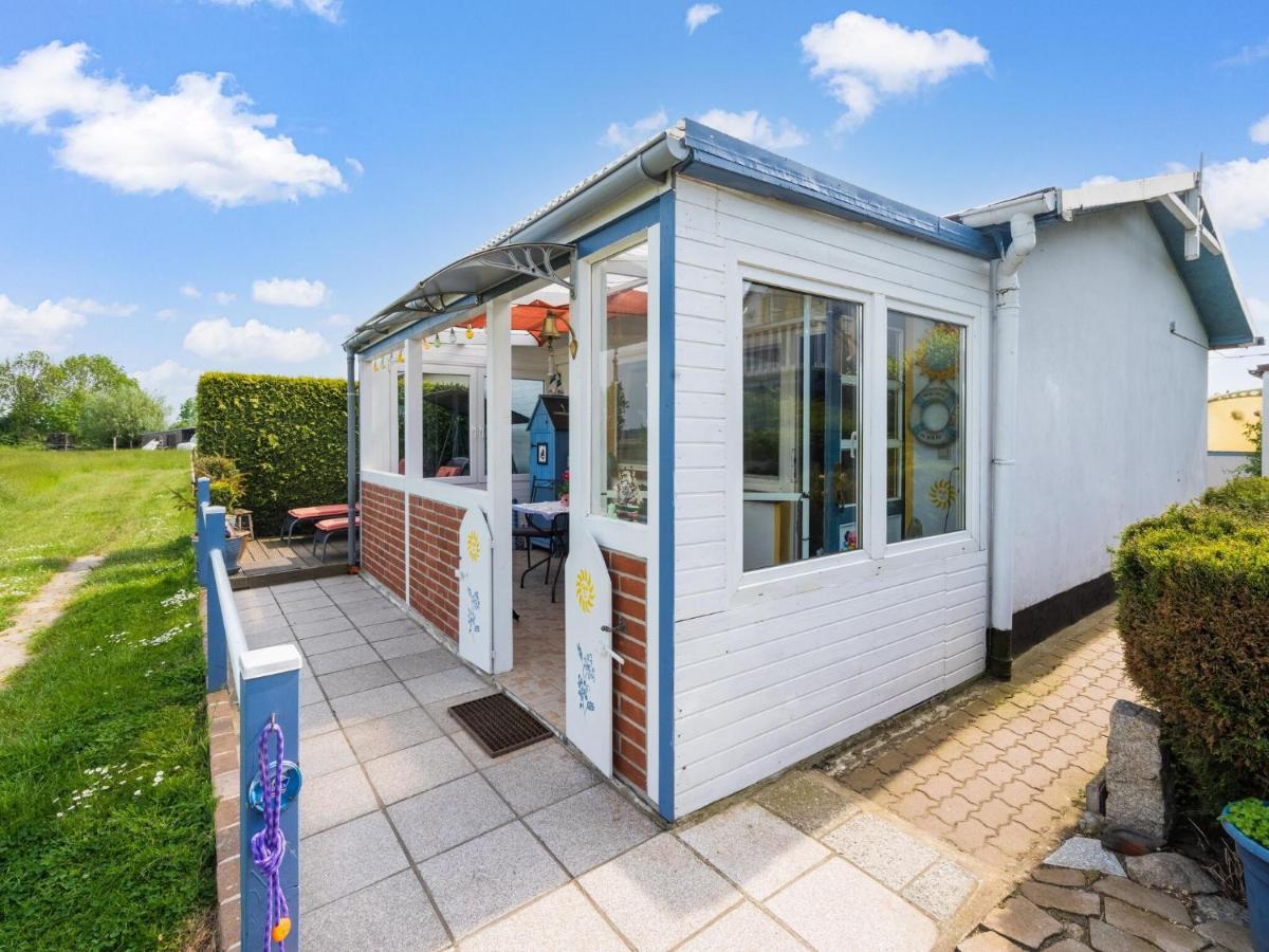 Beautiful Bungalow In Poel Near The Beach Fahrdorf  Exteriör bild