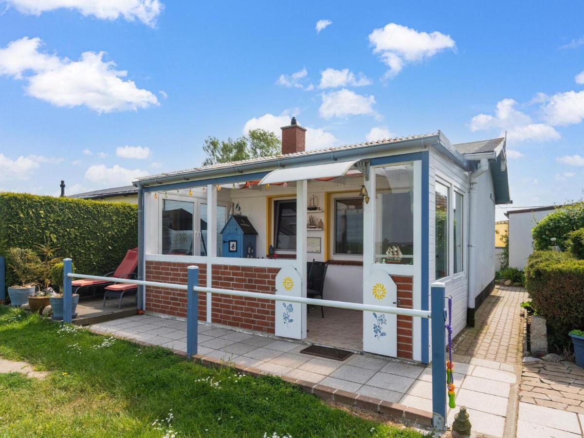 Beautiful Bungalow In Poel Near The Beach Fahrdorf  Exteriör bild