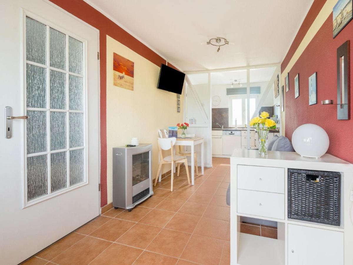 Beautiful Bungalow In Poel Near The Beach Fahrdorf  Exteriör bild